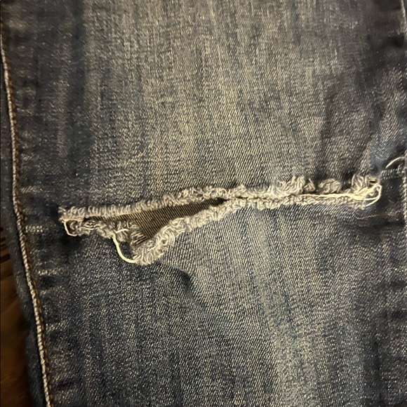 Reitmans distressed jeans - Picture 4 of 7